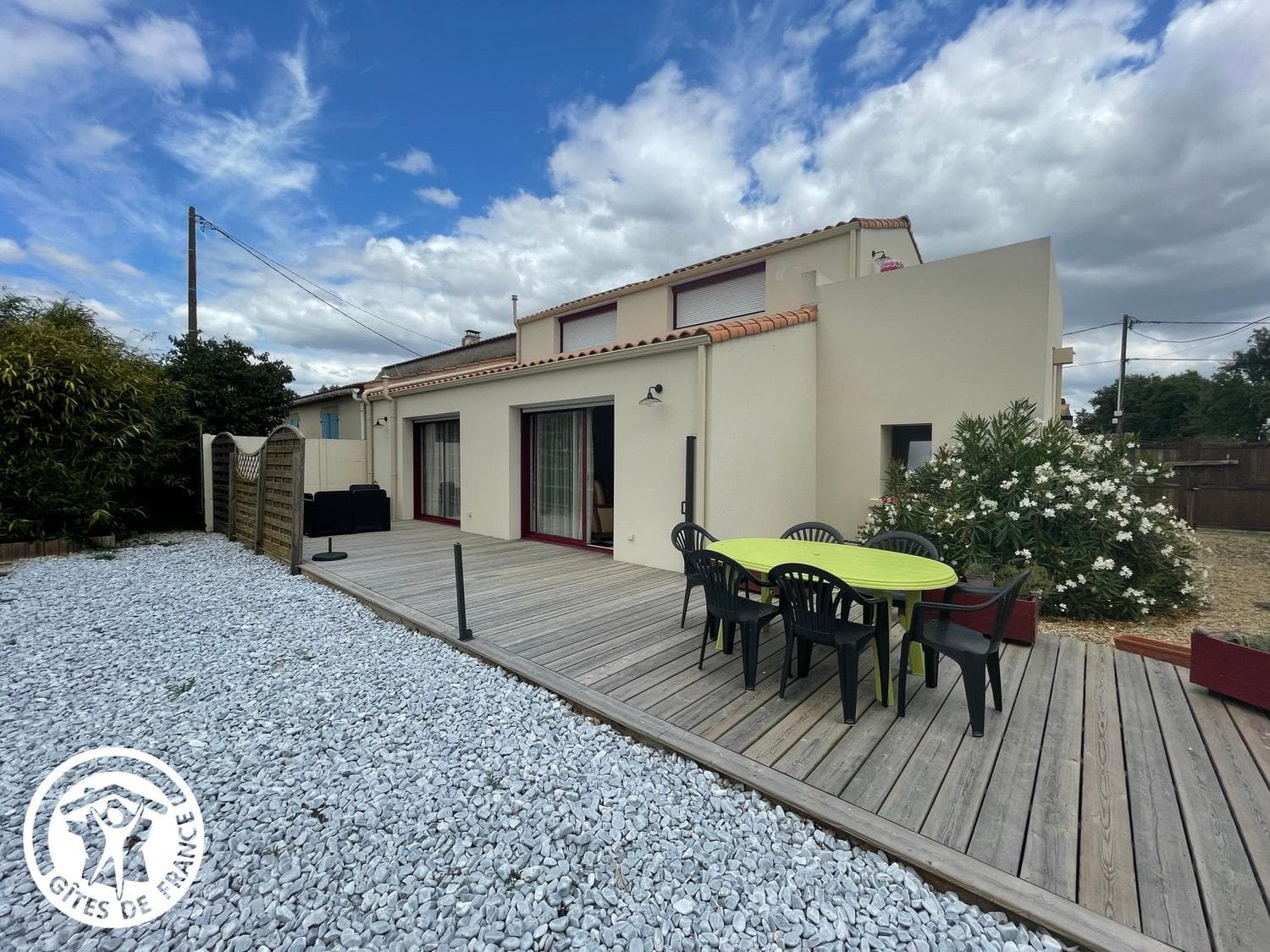 Chambre avec lit double